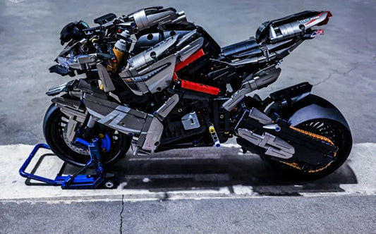 AoBrick Motorcycle 1:5 Scale GSX 1300 BK